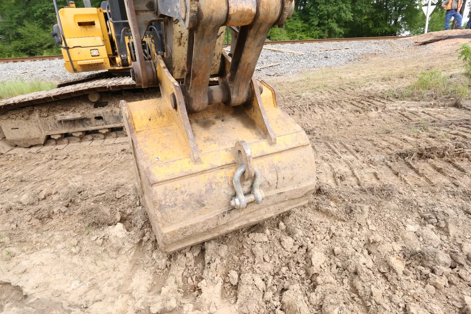 Excavator bucket with an attached metal shackle during the later inspection.
