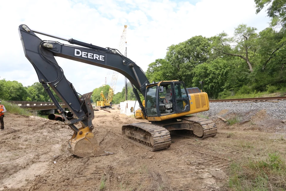 Tracked excavator with bucket lowered during the May 1, 2018 inspection.